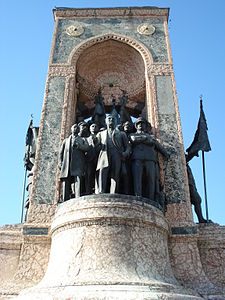 Taksim Cumhuriyet Anıtı
