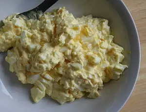 Yumurta salatası
