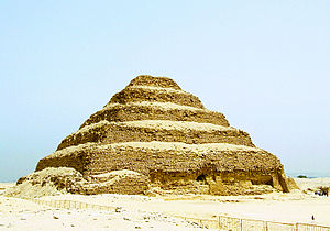 basamaklı piramit