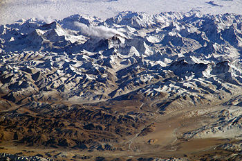 

Himalayalar ve Everest Dağı kuş bakışı görünümü Tibet platosu üzerinden güney-güney doğu üzerinden. 