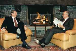 Reagan ve Gorbaçov