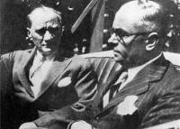 Mustafa Kemal Atatürk ve Başbakan Celal Bayar