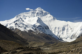 

Everest Kuzey yüzü Ana kampa giden yoldan, Tibet.