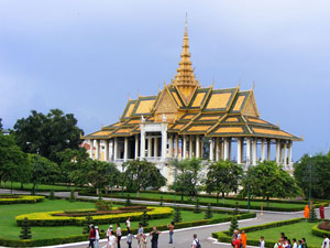 

Başkent Phnom Penh'deki kraliyet sarayı kompleksinden bir görüntü