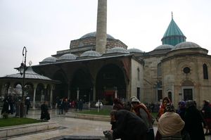 

Konya'daki Mevlana türbesi