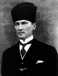 Önemli olaylarla Atatürk